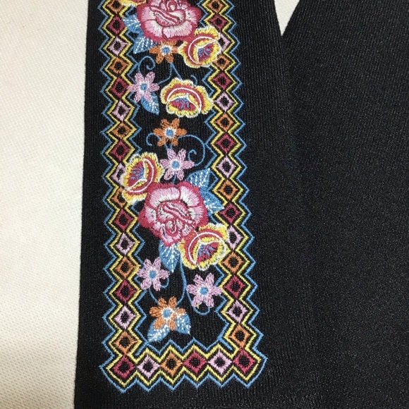 Savanna Jane Floral Embroidered Sweater - Picture 4 of 10